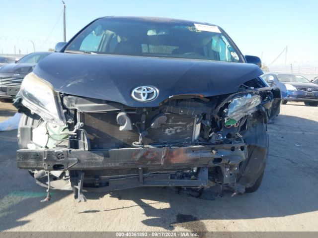 5TDXK3DC8FS668147 Toyota Sienna Se 8 Passenger