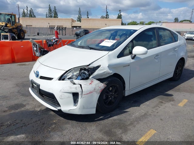 Toyota Prius Two 2014 JTDKN3DU3E1811589 Image 2