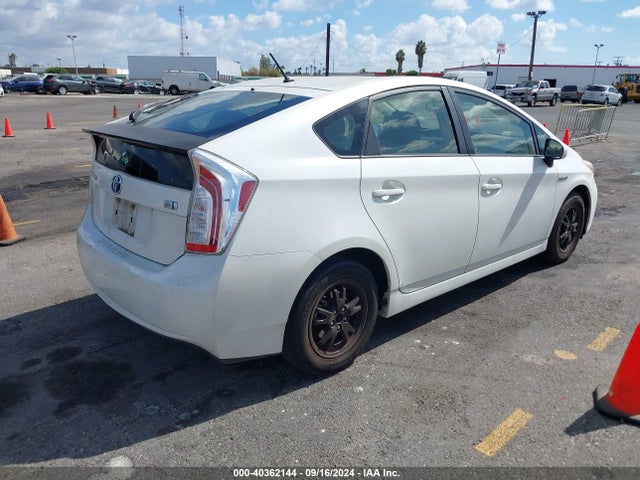 Toyota Prius Two 2014 JTDKN3DU3E1811589 Image 4