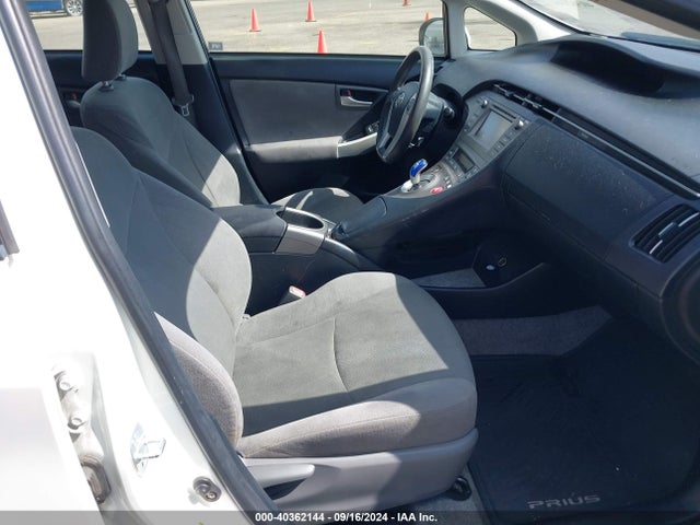 Toyota Prius Two 2014 JTDKN3DU3E1811589 Image 5