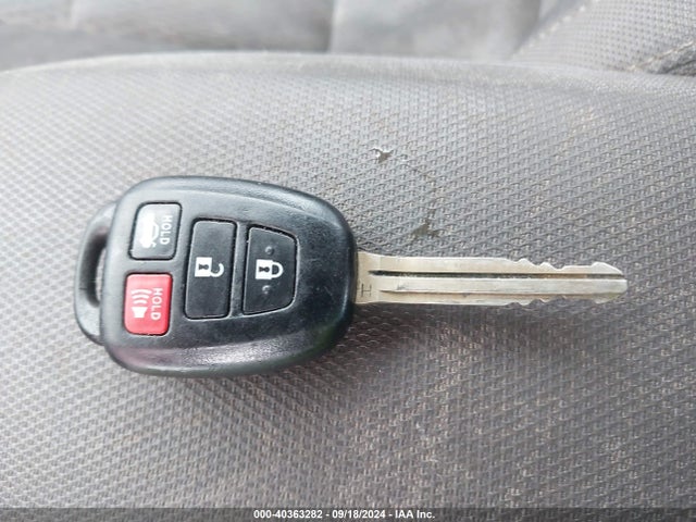 Toyota COROLLA LE 2018 2T1BURHE7JC123187 Image 11