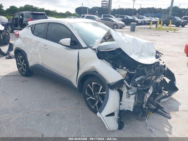 Toyota C-HR XLE 2018 JTNKHMBX4J1002134 Image 1