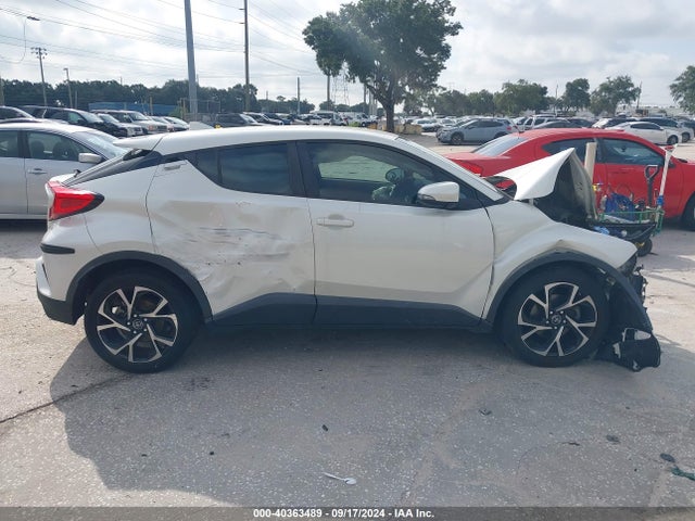 Toyota C-HR XLE 2018 JTNKHMBX4J1002134 Image 13