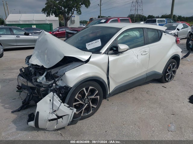 Toyota C-HR XLE 2018 JTNKHMBX4J1002134 Image 2