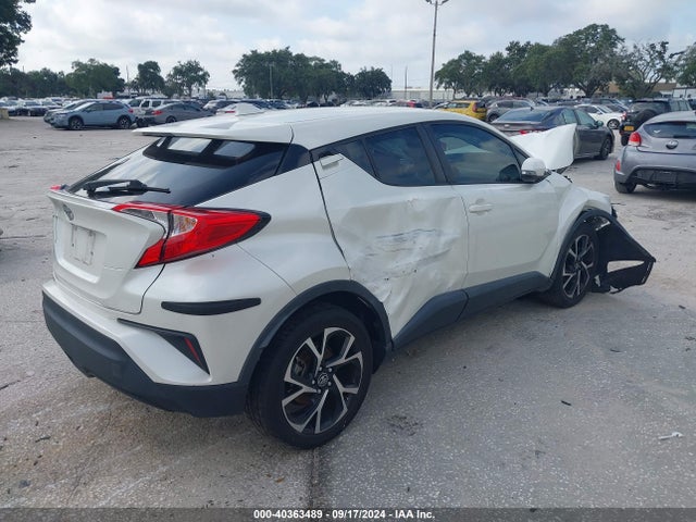 Toyota C-HR XLE 2018 JTNKHMBX4J1002134 Image 4