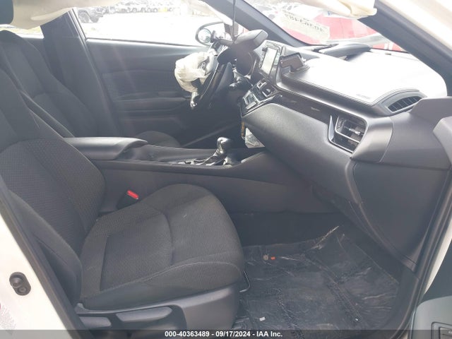 Toyota C-HR XLE 2018 JTNKHMBX4J1002134 Image 5
