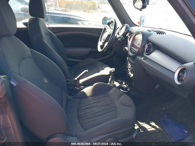 2011 MINI COOPER WMWZN3C5XBTZ89263 Photo 4