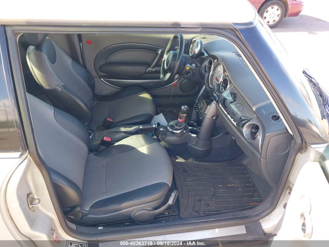 2006 MINI COOPER WMWRC33536TJ77282 Photo 4