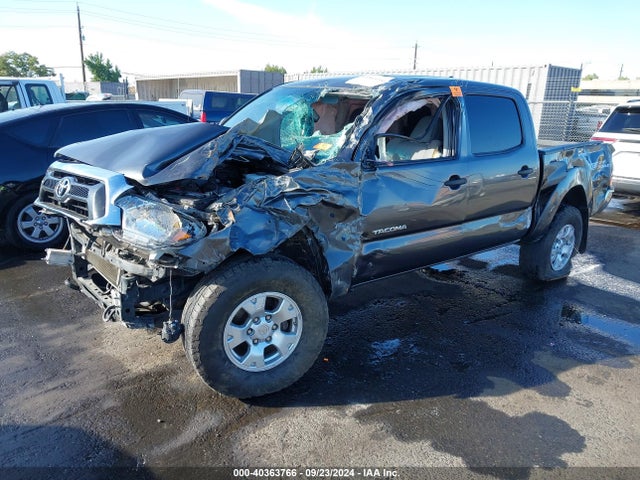 Toyota Tacoma Base V6 2015 3TMLU4EN8FM187507 Image 2