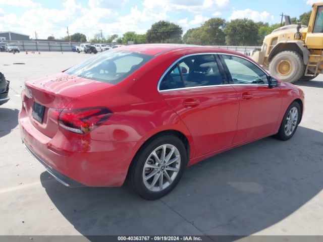 WDD3G4EB3KW016323 Mercedes-Benz A 220