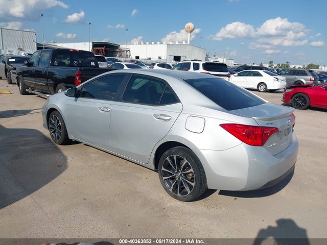 Toyota COROLLA SE 2017 5YFBURHE9HP575118 Image 3