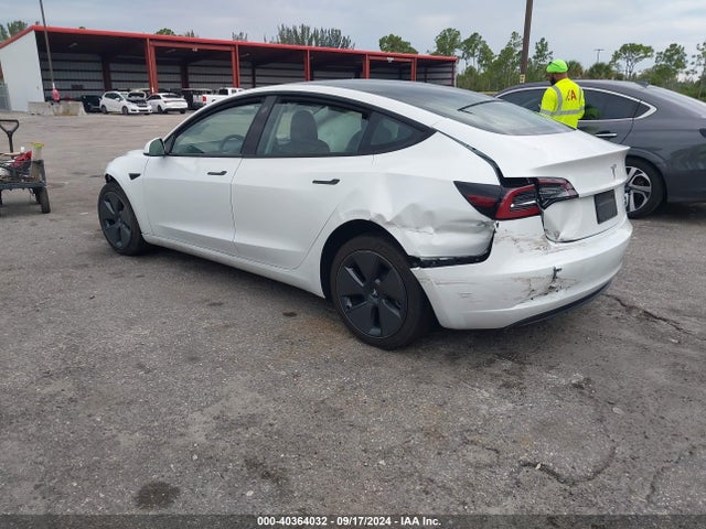 2022 TESLA MODEL 3 5YJ3E1EB2NF335266 Photo 2