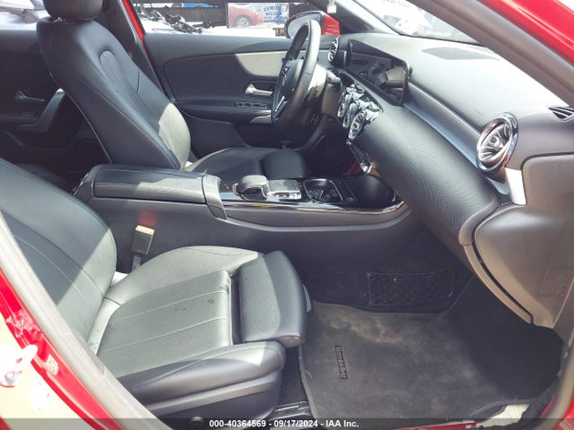WDD3G4EB4LW041605 Mercedes-Benz A 220