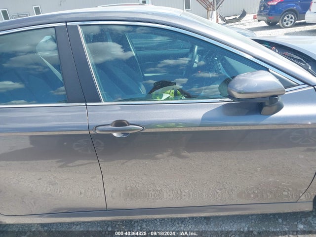 Toyota CAMRY LE 2018 4T1B11HK2JU140042 Image 13