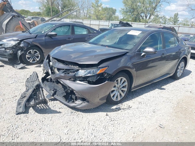 Toyota CAMRY LE 2018 4T1B11HK2JU140042 Image 2