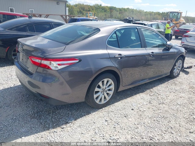 Toyota CAMRY LE 2018 4T1B11HK2JU140042 Image 4
