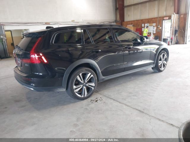 2023 VOLVO V60 CROSS COUNTRY YV4L12WZ2P2107879 Photo 3