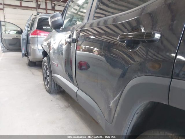 ZACCJBCT2FPB28397 Jeep Renegade Trailhawk