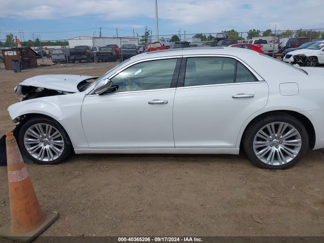 Chrysler 300C 2014 2C3CCAEG5EH280375 Image 14