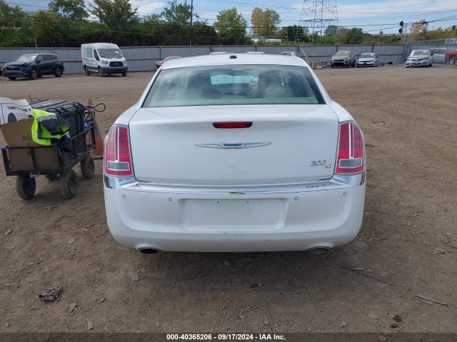 Chrysler 300C 2014 2C3CCAEG5EH280375 Image 16