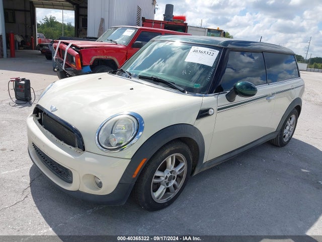 2013 MINI CLUBMAN WMWZF3C58DT490428 Photo 1