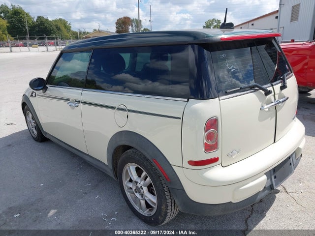 2013 MINI CLUBMAN WMWZF3C58DT490428 Photo 2