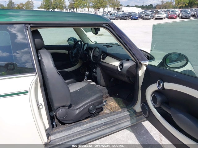 2013 MINI CLUBMAN WMWZF3C58DT490428 Photo 4