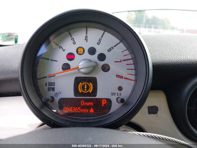 2013 MINI CLUBMAN WMWZF3C58DT490428 Photo 6