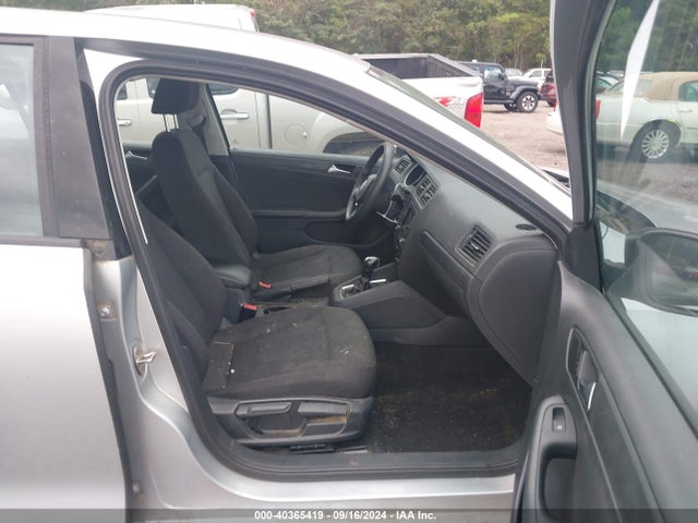3VW267AJ7GM209828 Volkswagen Jetta 1.4t S