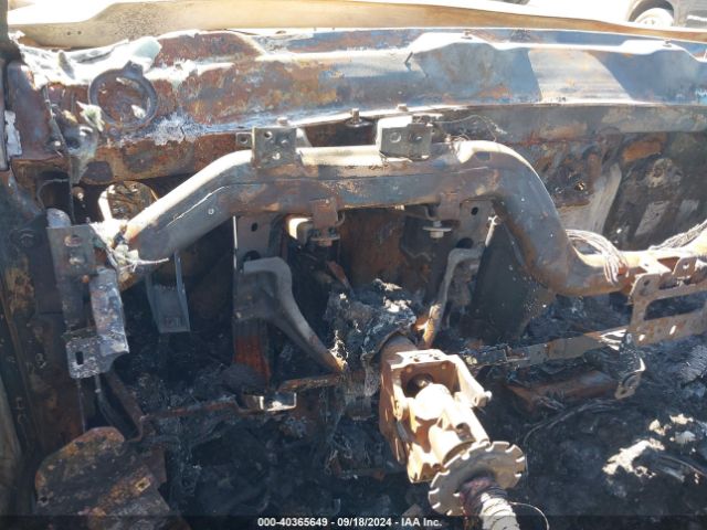 1GT12TEG5HF153696 GMC Sierra 2500hd Slt