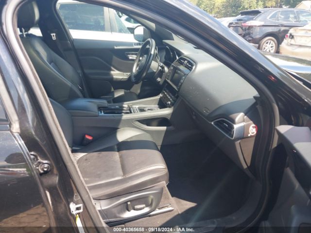 SADCJ2GX6JA329701 Jaguar F-pace 30t Premium