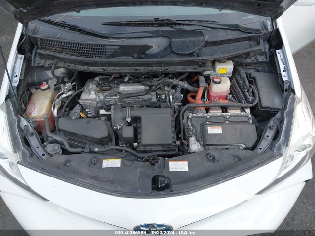 Toyota Prius V Two 2015 JTDZN3EU6FJ037272 Image 10