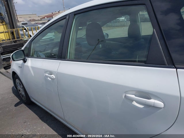 Toyota Prius V Two 2015 JTDZN3EU6FJ037272 Image 15