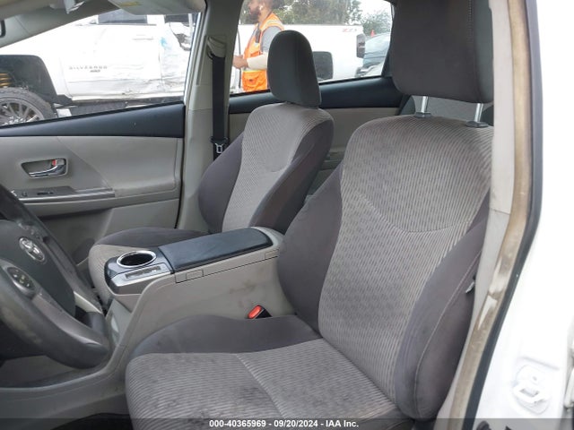 Toyota Prius V Two 2015 JTDZN3EU6FJ037272 Image 19