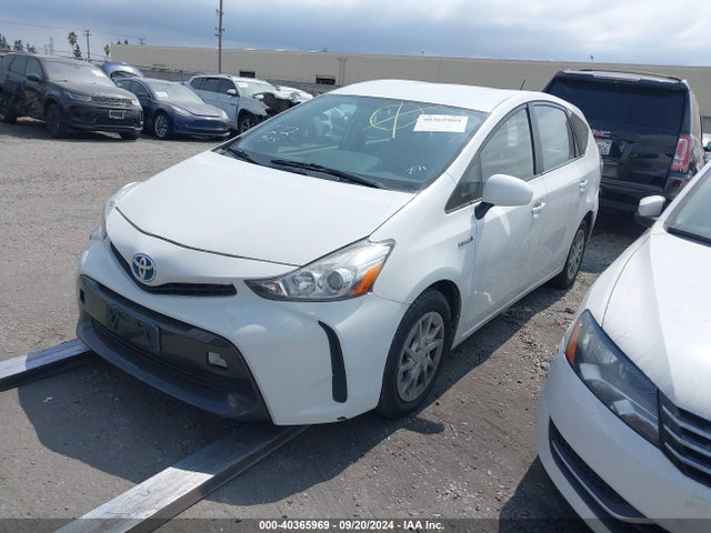 Toyota Prius V Two 2015 JTDZN3EU6FJ037272 Image 2