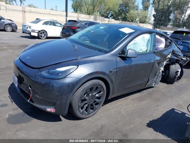 2024 TESLA MODEL Y 7SAYGDED8RF125511 Photo 1