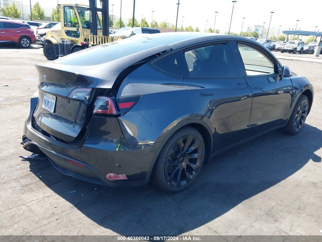 2024 TESLA MODEL Y 7SAYGDED8RF125511 Photo 3