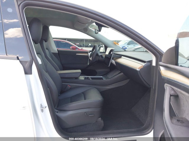 2023 TESLA MODEL Y 7SAYGDEE6PA091345 Photo 4