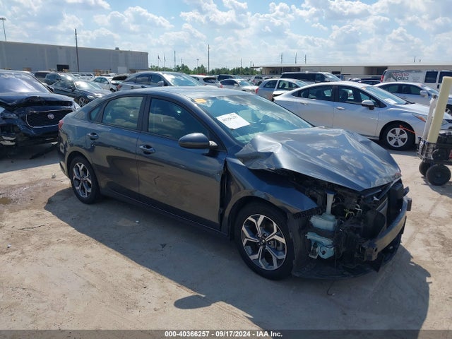 2019 3KPF24AD4KE110542 main image