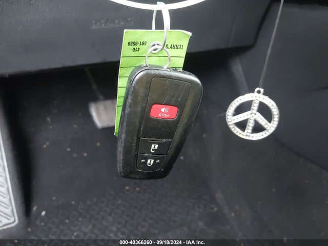Toyota C-HR XLE 2019 NMTKHMBX2KR101011 Image 11