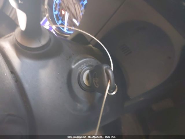 2T1BURHE5HC827589 Toyota COROLLA LE