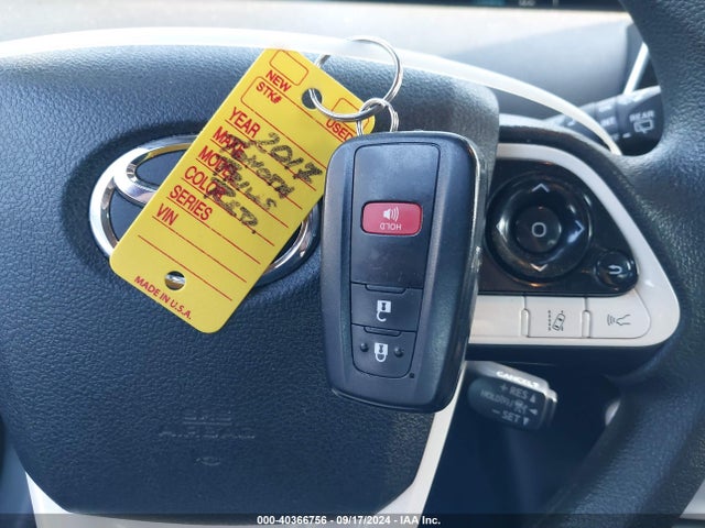 Toyota Prius Two 2017 JTDKBRFU9H3050018 Image 11