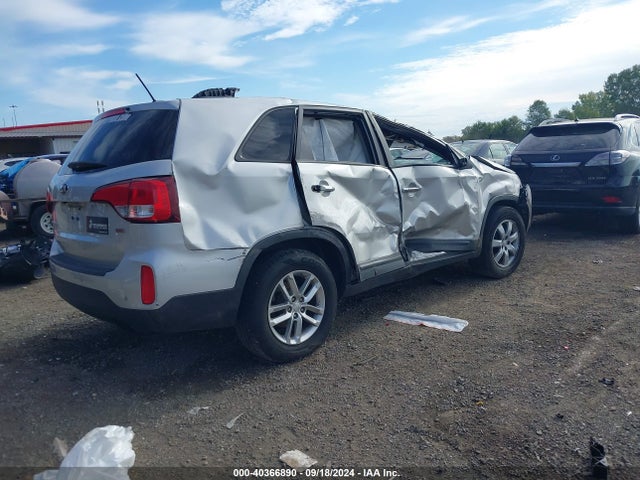 KIA SORENTO LX 2014 5XYKT4A62EG449563 Image 4