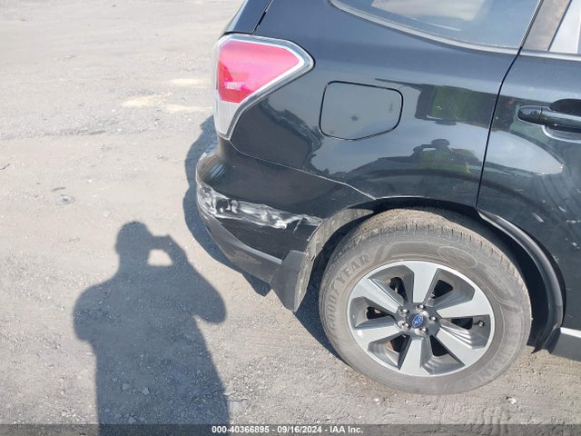 Subaru Forester 2.5i Premium 2017 JF2SJAEC9HH505385 Image 18