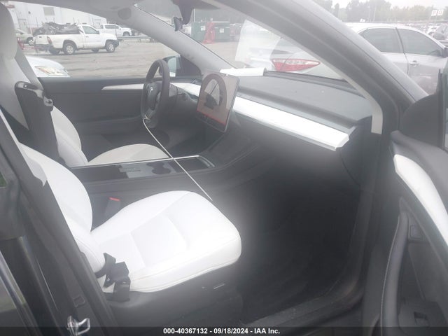2023 TESLA MODEL Y 7SAYGDEE7PF627495 Photo 4