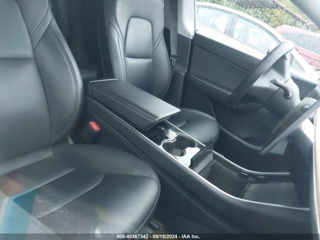 2020 TESLA MODEL Y 5YJYGDEE8LF017032 Photo 4