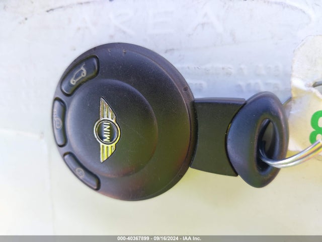 2010 MINI COOPER CLUBMAN WMWML3C54ATX37927 Photo 10