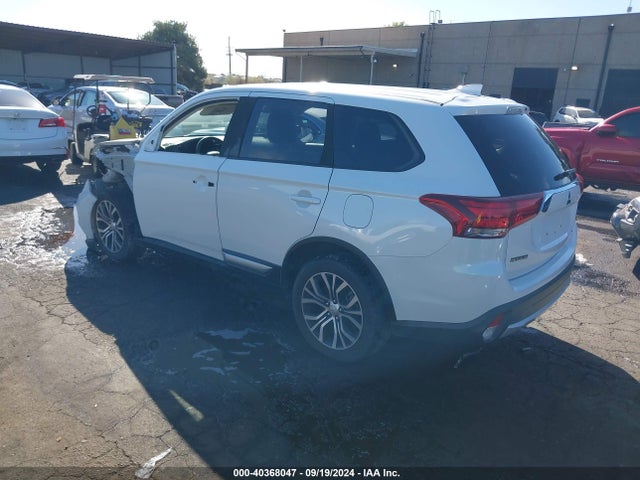 2018 MITSUBISHI OUTLANDER JA4AD2A3XJZ053731 Photo 2