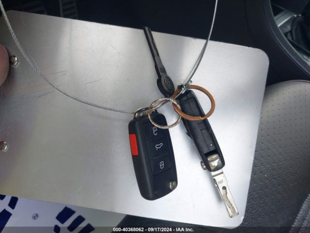 1VWDT7A33HC086258 Volkswagen Passat 1.8t R-line