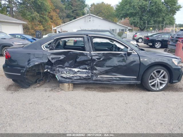 1VWDT7A33HC086258 Volkswagen Passat 1.8t R-line